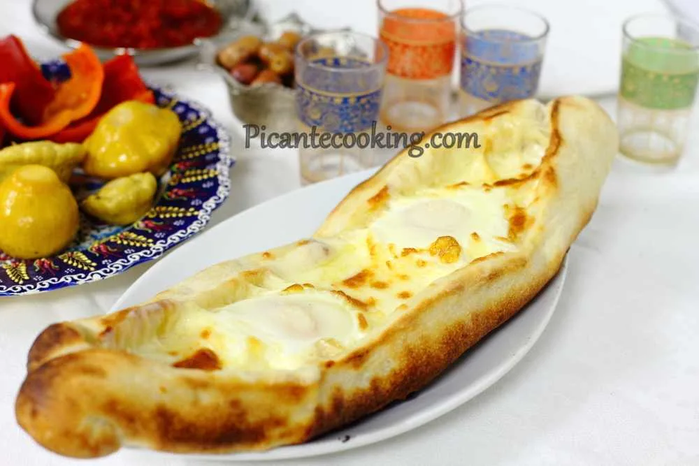 Піде з сиром (Peynirli pide)