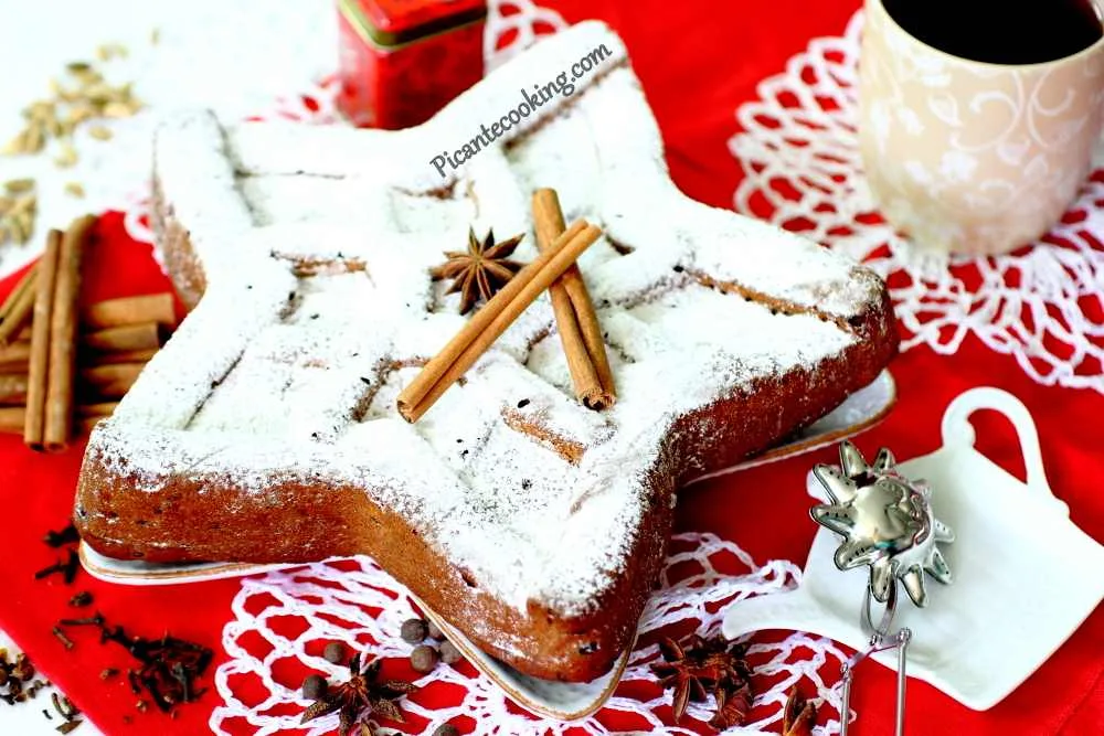 Різдвяний пряний кекс з чорносливом