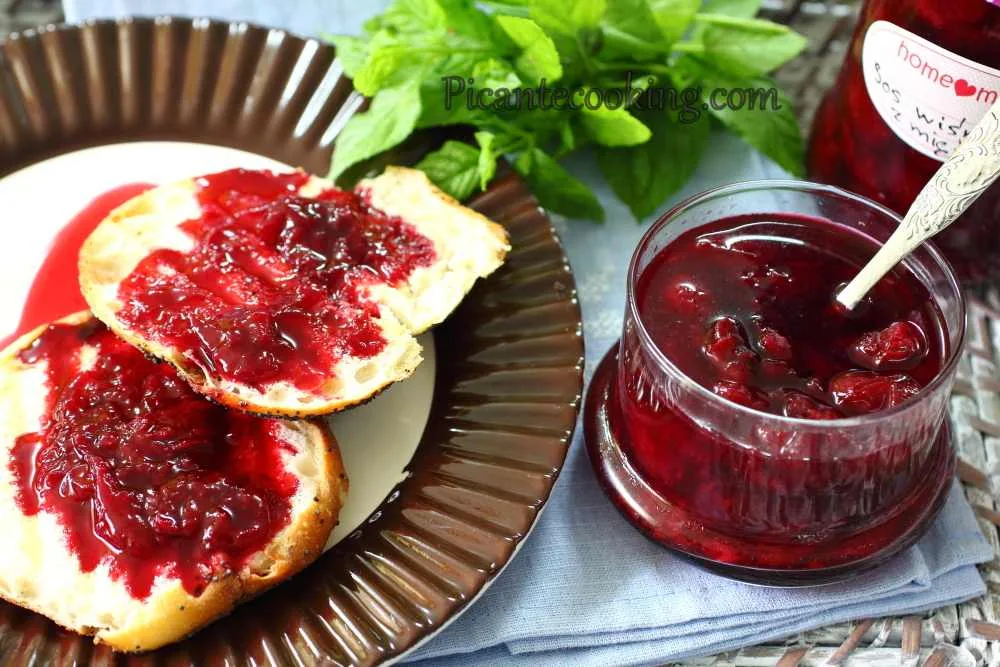 Вишневий соус з м'ятою і апельсином