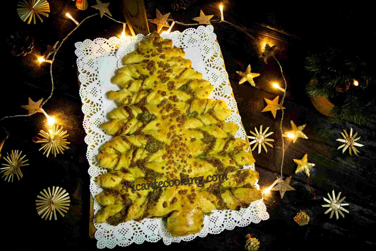 Ялинка з сиром та кропом
