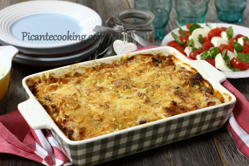 Запіканка з макаронів з сиром, овочами та шинкою