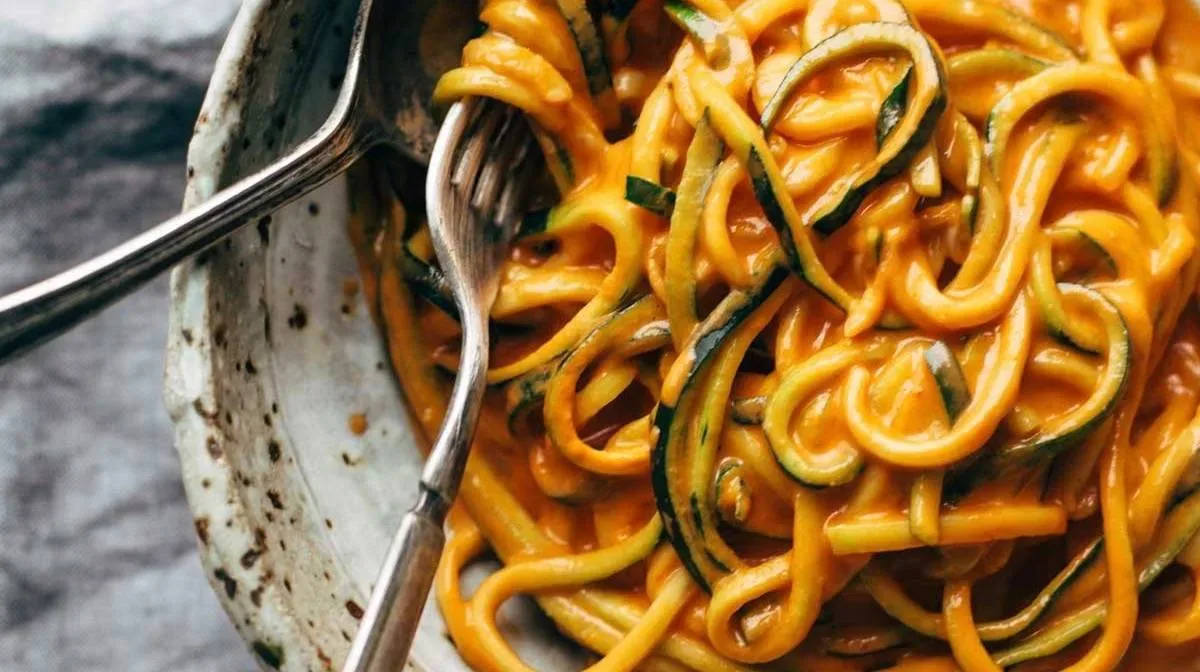 Creamy Garlic Roasted Red Pepper Pasta