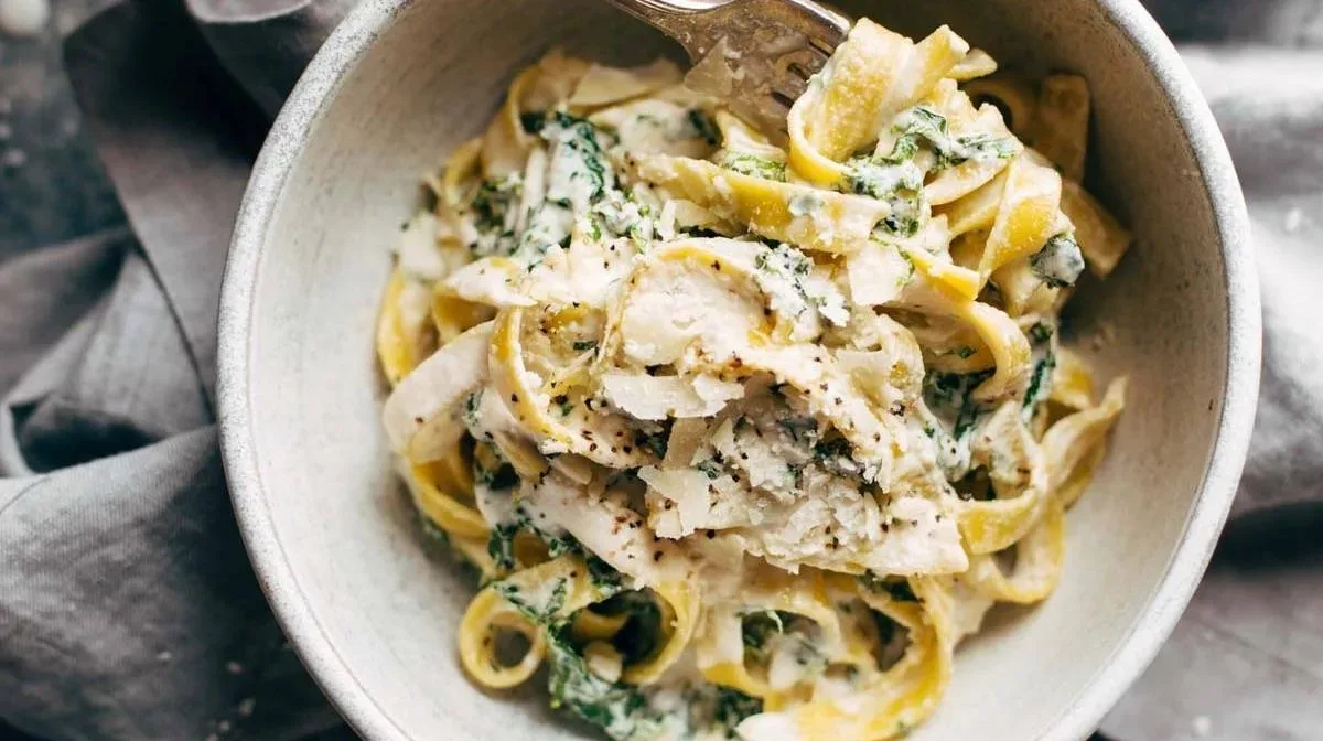 5 Ingredient Creamy Kale Pasta Bowls