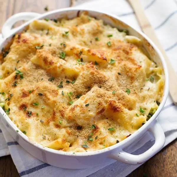 Garlic Parmesan Chicken Lasagna Bake