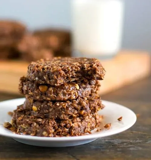 {No Bake} Dark Chocolate Snickers Cookies