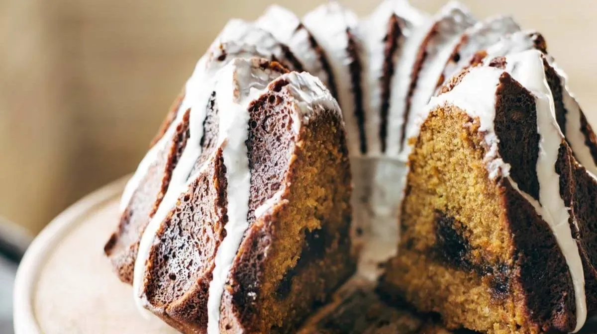Cinnamon Streusel Pumpkin Bundt Cake