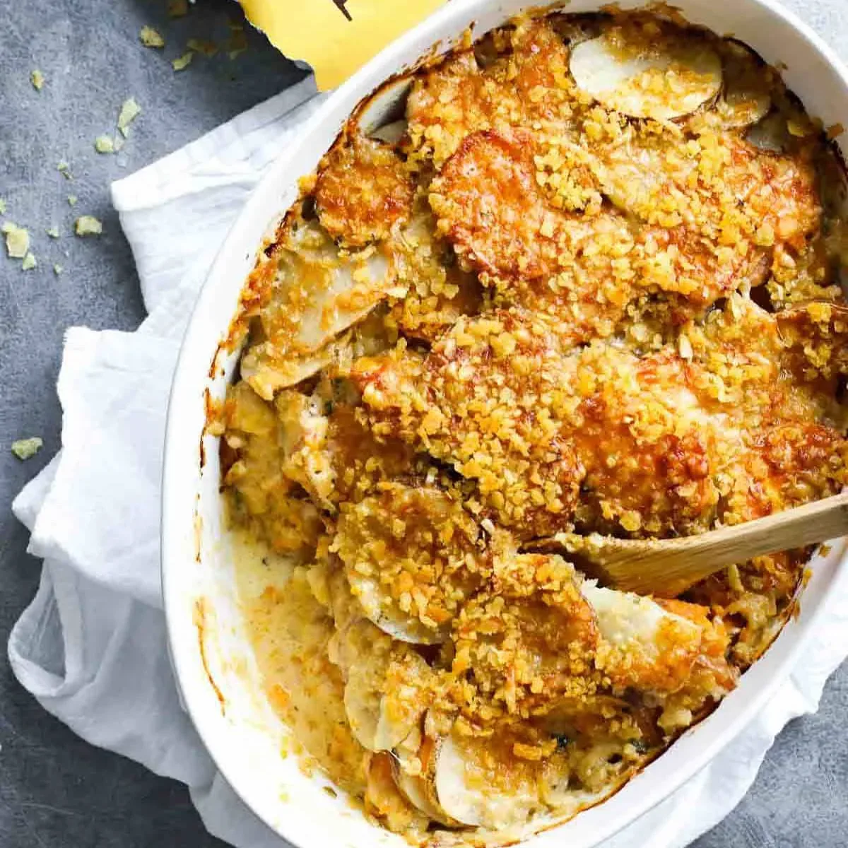The Best Garlic Herb Cheesy Potatoes