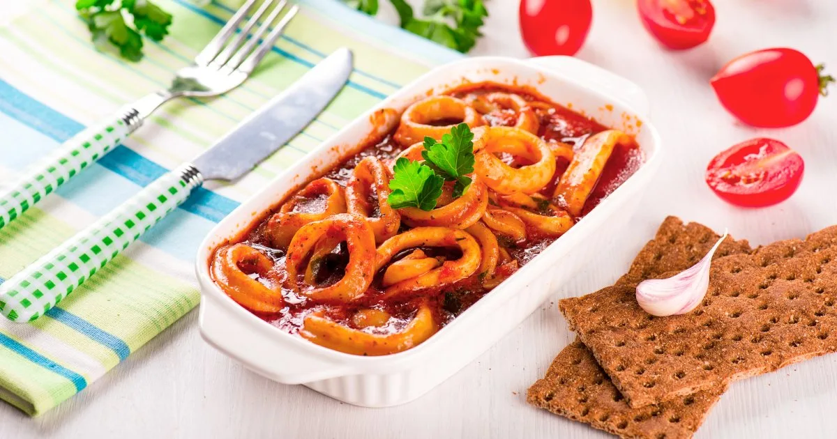 Кальмар тушкований з капустою