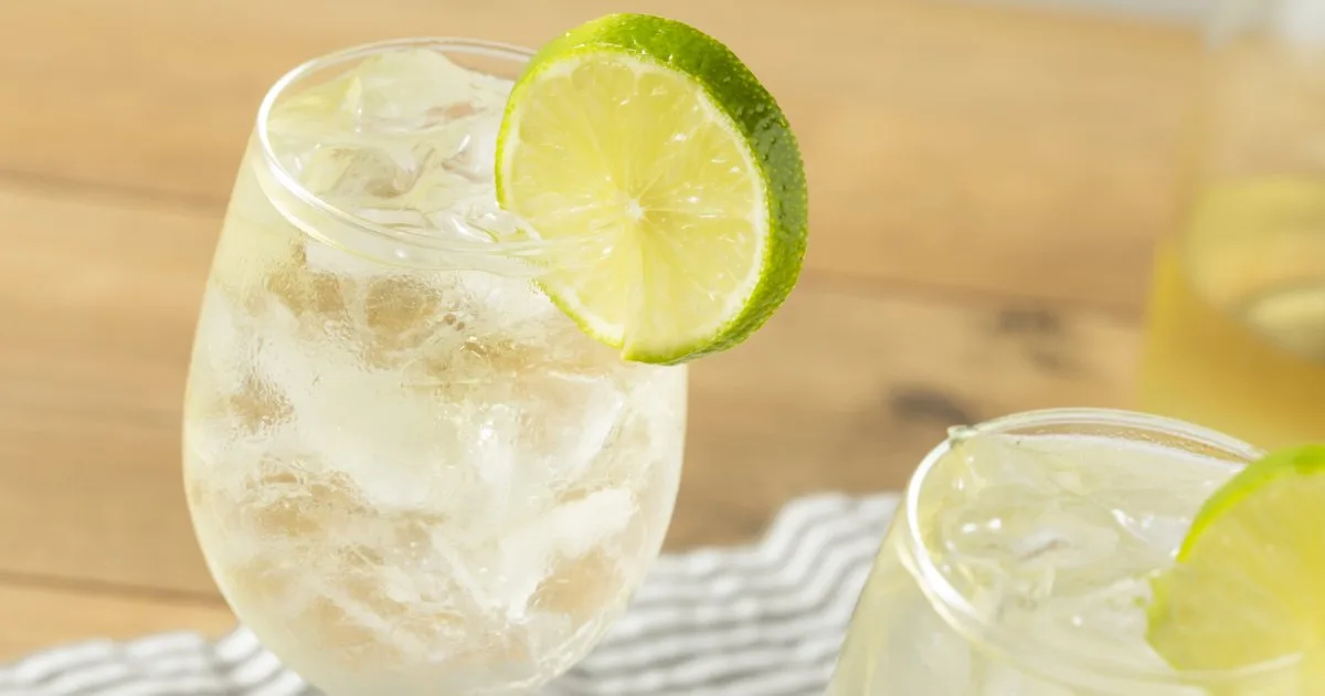 Spritzer — найпростіший коктейль із двох інгредієнтів