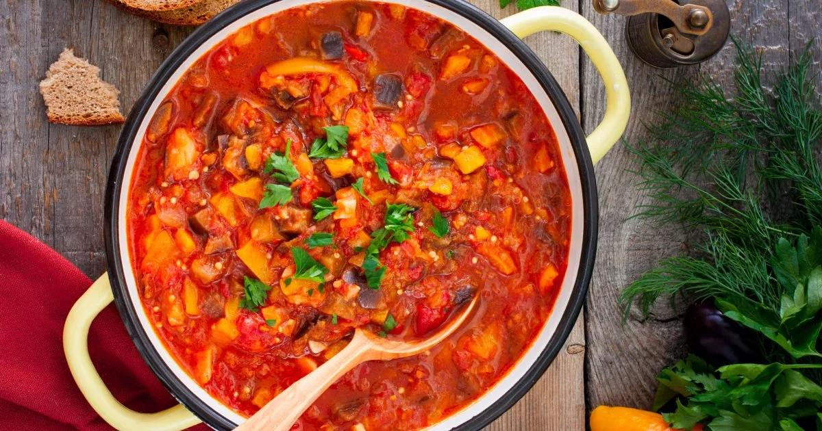 Гювеч по-болгарськи — ситна печеня для родини