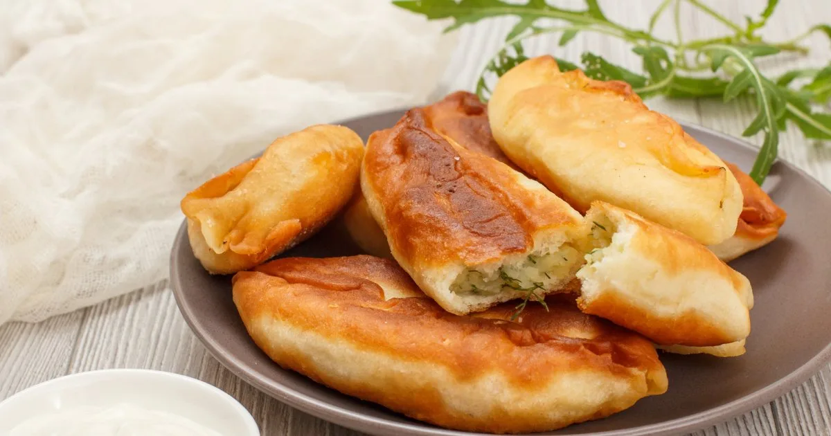 Картопляні пиріжки з куркою та сиром