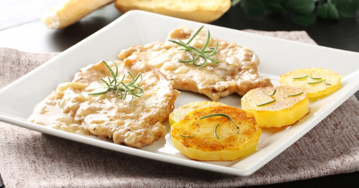 Ескалоп з курки під соусом — легка універсальна вечеря