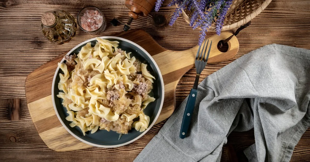 Макарони з капустою і грибами — просто і смачно