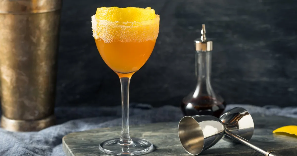Коктейль Brandy Crusta з лимонним соком — сучасна версія