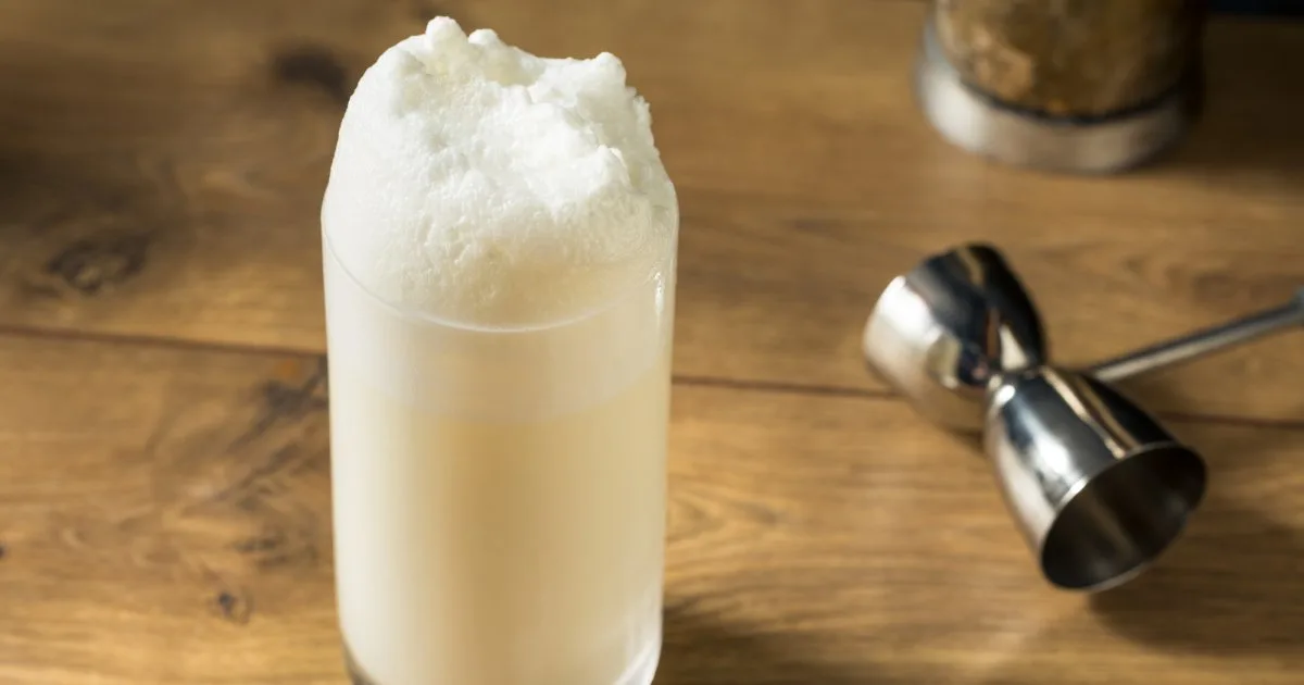 Нью-Орлеанський коктейль Ramos Fizz з джином
