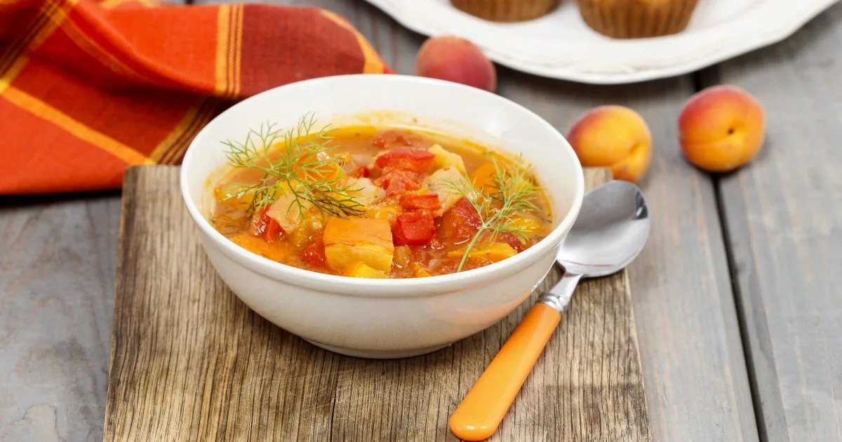 Томатний суп з кускусом і овочами