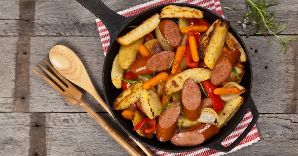 Смажена картопля з ковбасками по-італійськи