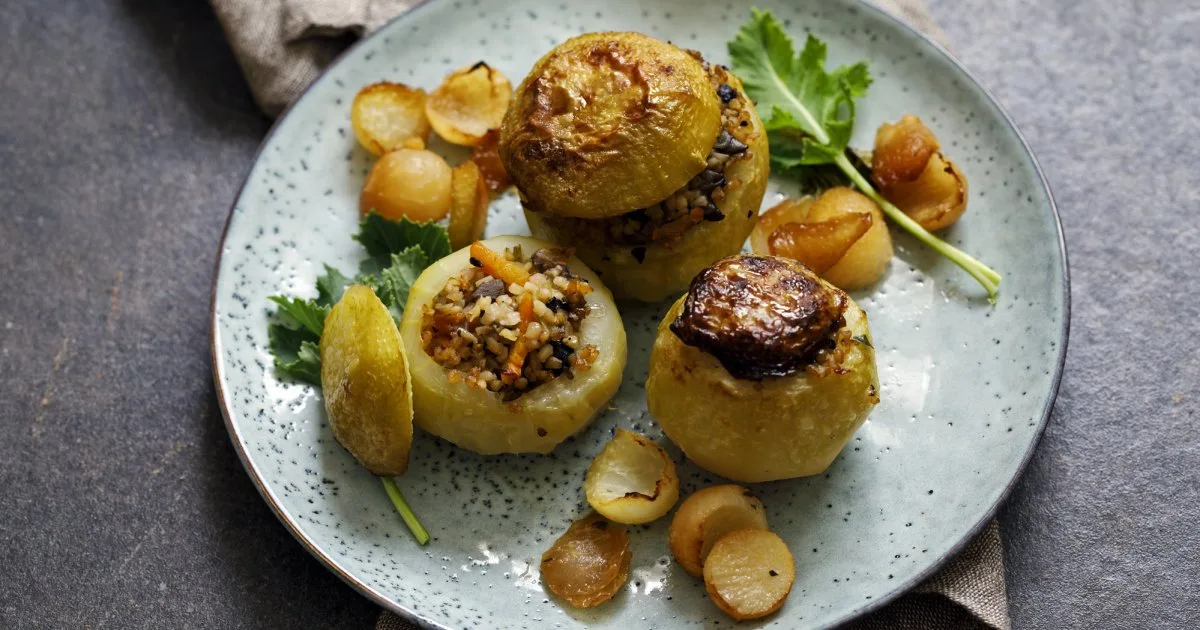 Пісні страви: кольрабі, фарширована грибами з рисом