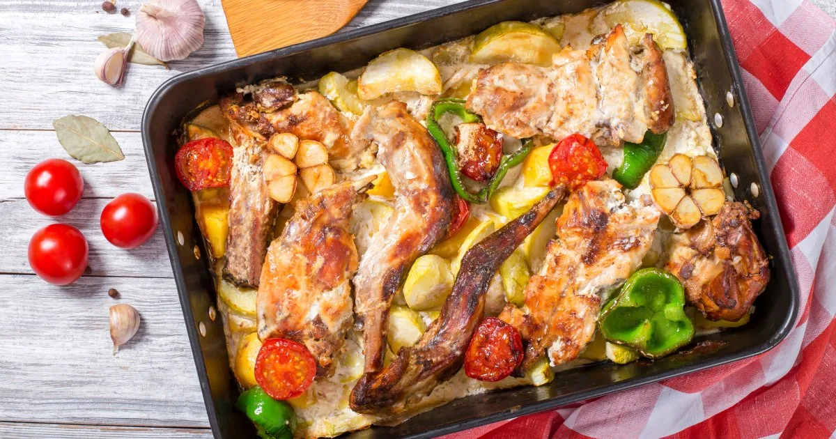 Кролик по-мальтійськи з картоплею та овочами