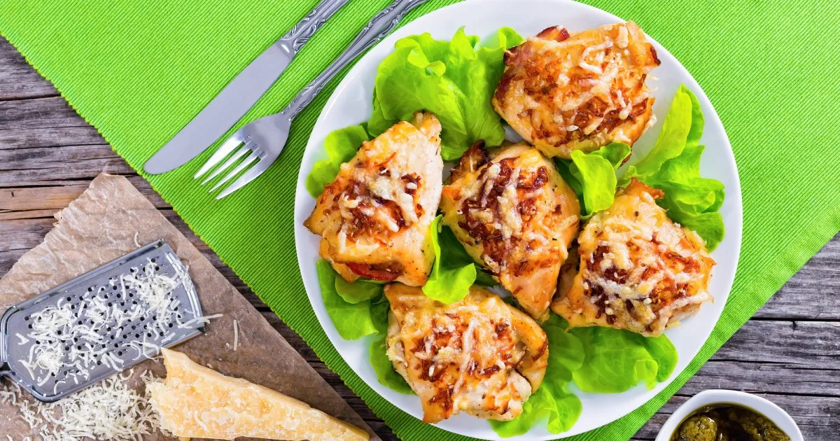 Куряча грудка з сиром і шинкою