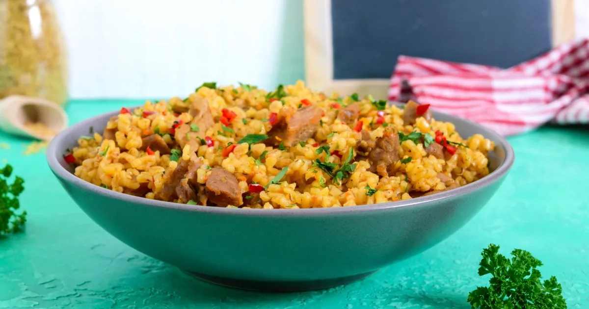 Кускус зі свининою та овочами