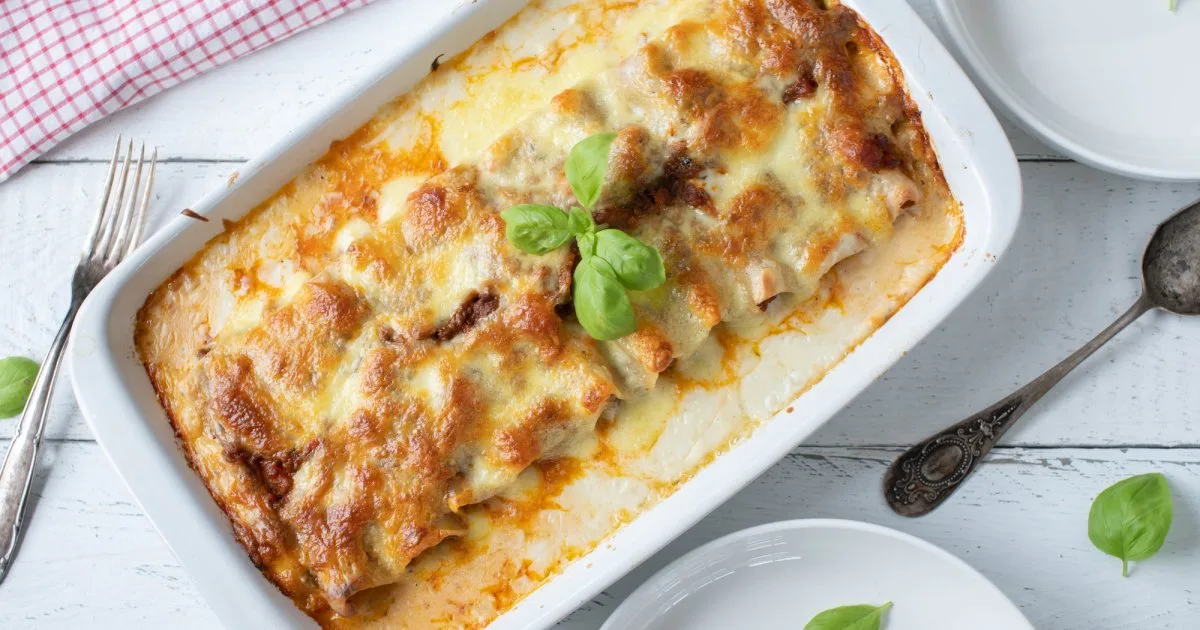 Макарони з курятиною і грибами під соусом бешамель