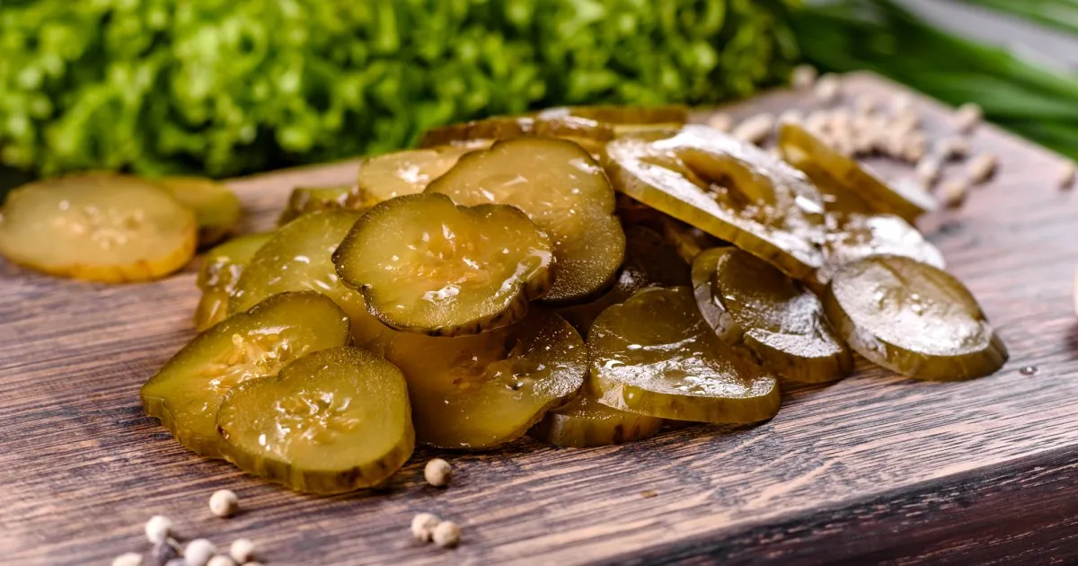 Швидкі мариновані огірки з лимоном кружальцями