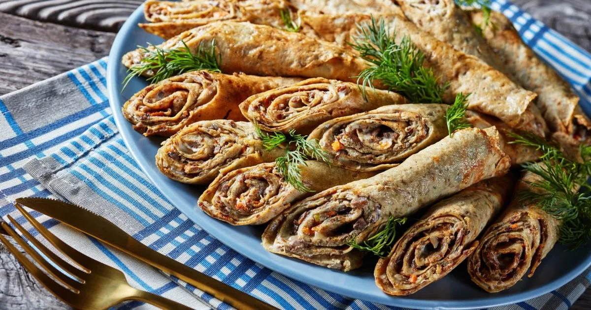 Печінкові рулетики з простою начинкою