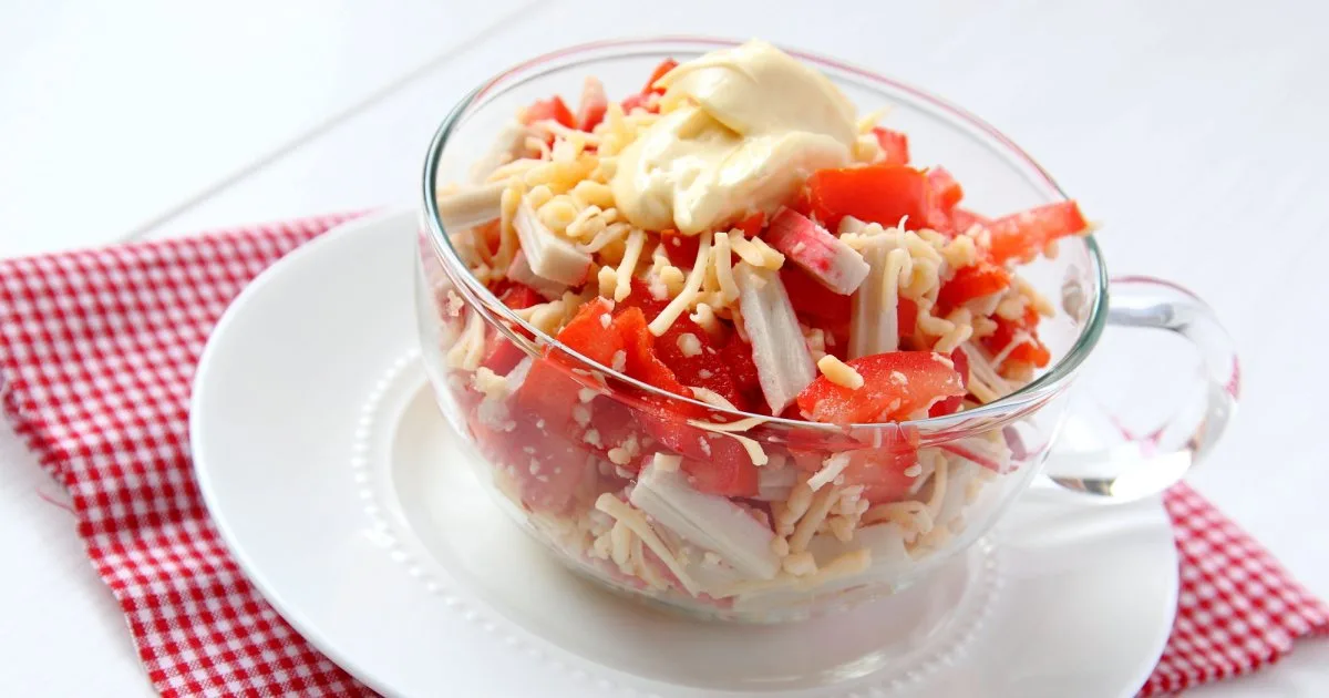 Салат «Червоне море» з крабовими паличками — бюджетно, смачно, легко
