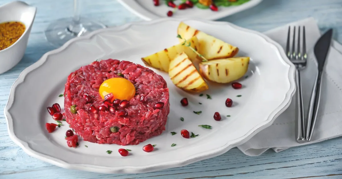 Тартар з яловичини — вишукана французька закуска