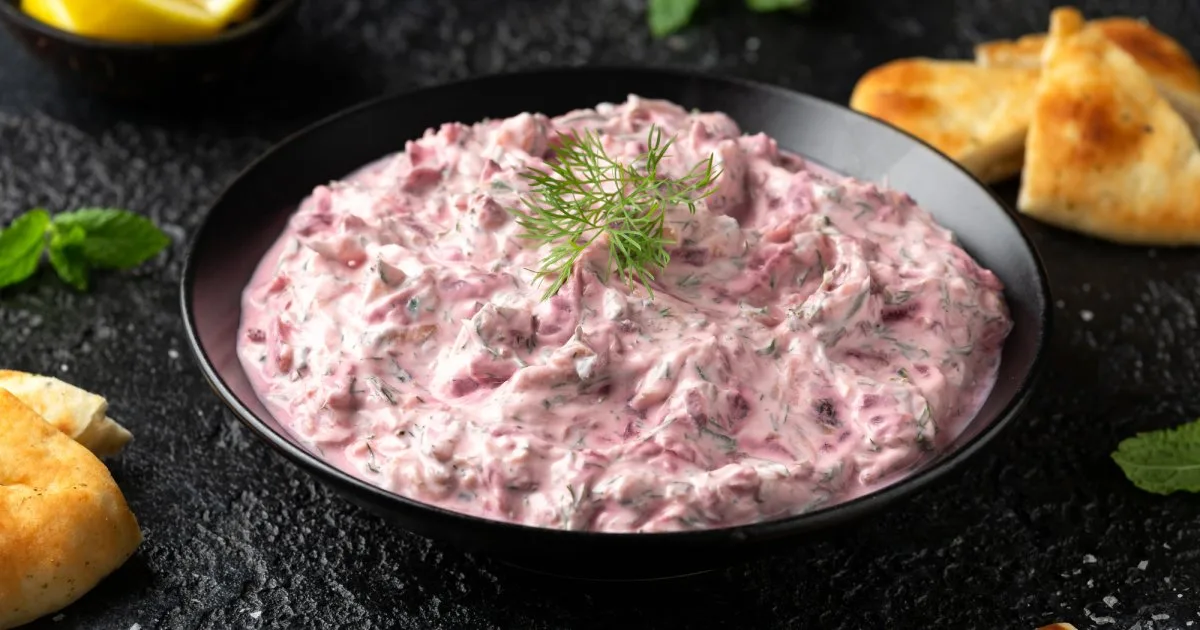 Корисний салат з курячим філе і буряком без майонезу
