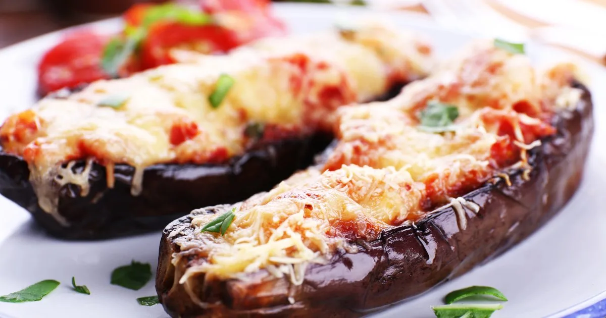 Баклажани, фаршировані кускусом і курятиною — корисна і ситна вечеря