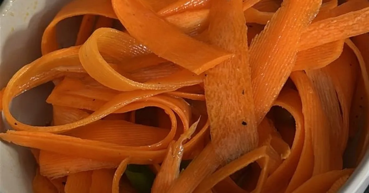 Той самий Carrot Salad з ТікТок — готуємо з моркви