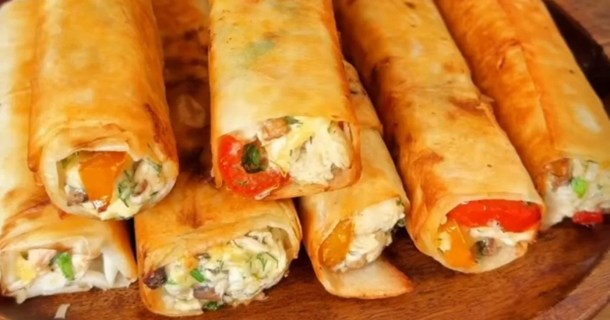 Рулетики з лаваша — хрустка закуска з куркою, грибами й перцем