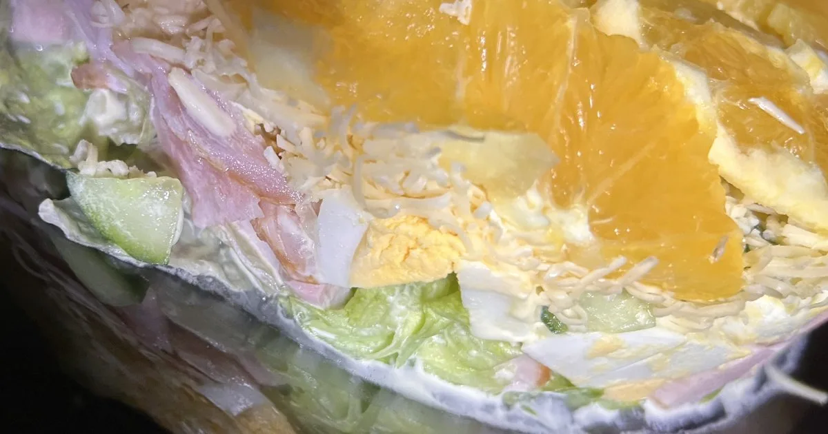 Салат «Святковий» — рецепт з копченою куркою