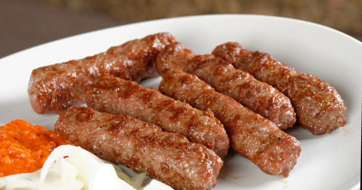 Ковбаски з фаршу на сковороді — лінивий рецепт