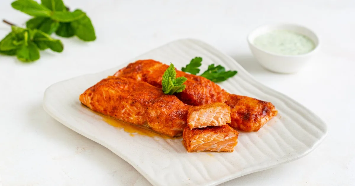 Сьомга в аерогрилі з йогуртовим соусом — соковита й збалансована вечеря