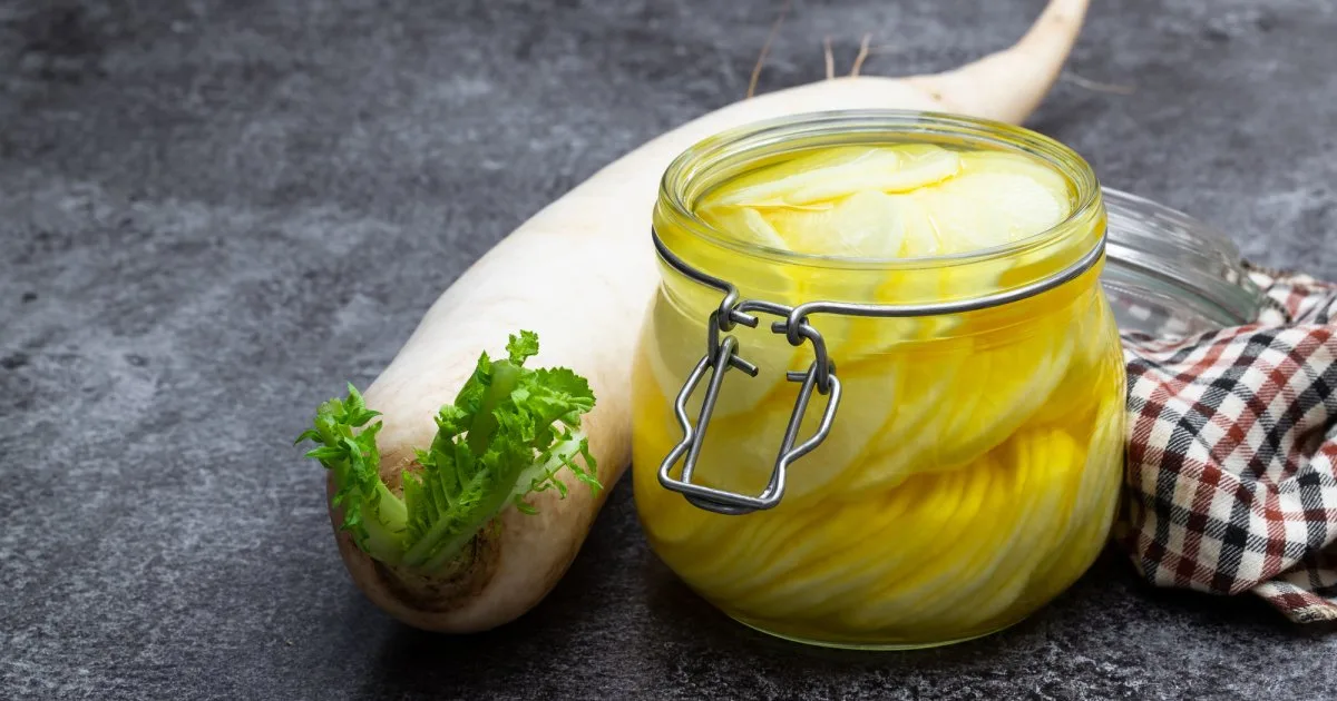 Маринований дайкон — смачна східна закуска