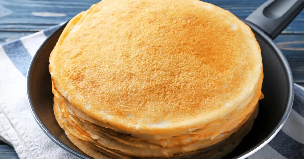 Білкові млинці з медом — м’які, еластичні та ситні