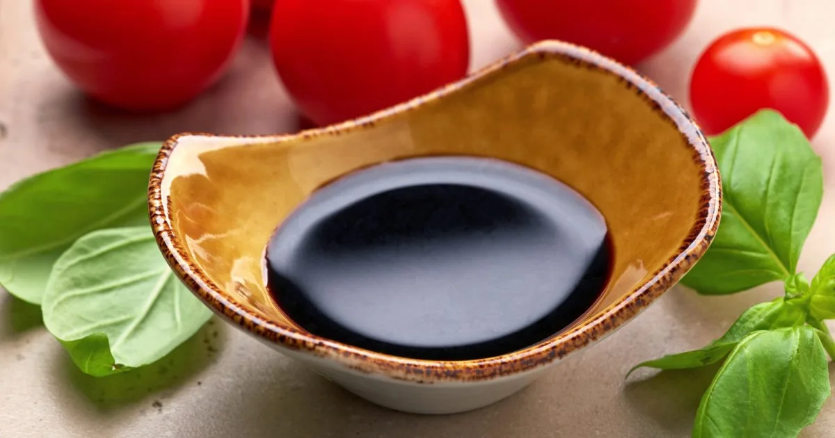 До салатів, морепродуктів, м’яса: бальзамічний соус власноруч