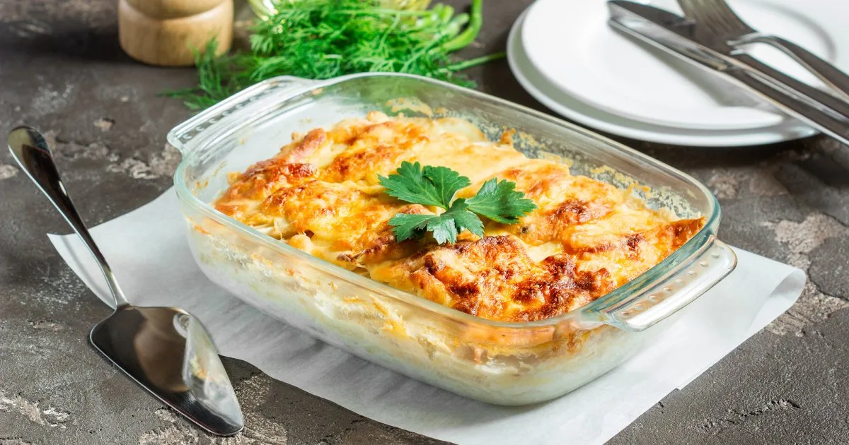 Запечена риба з яблуками і картоплею