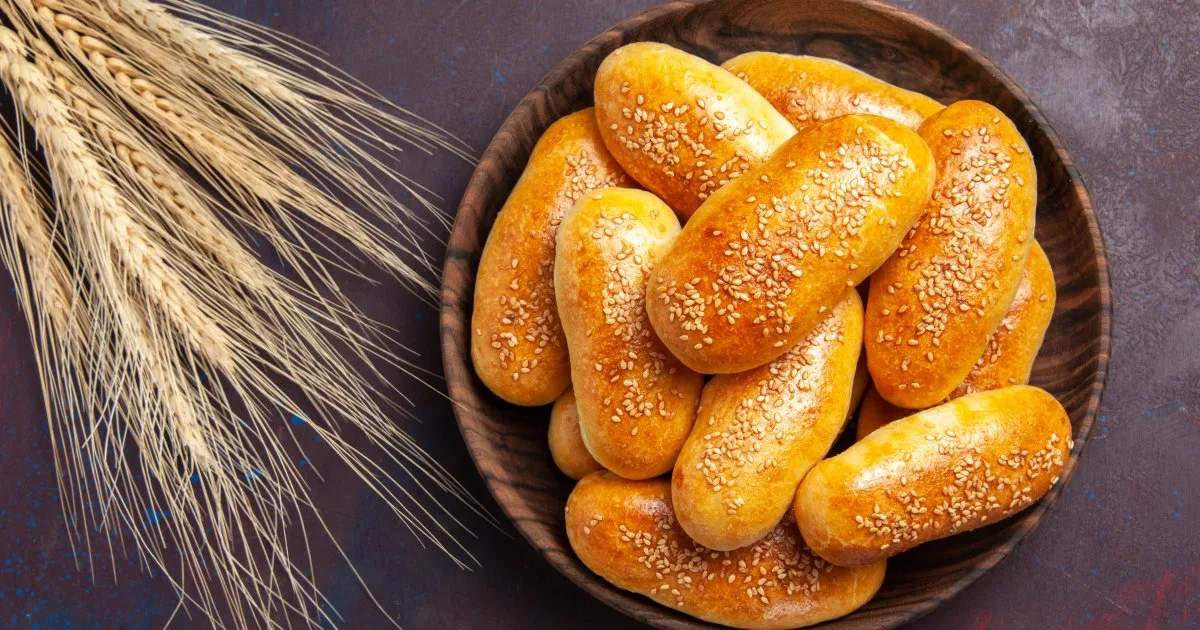 Пиріжки з яйцем і зеленою цибулею нашвидкуруч