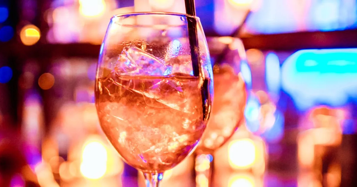 Коктейль Vermouth Cassis — смакуємо, як у серіалі «Емілі в Парижі»
