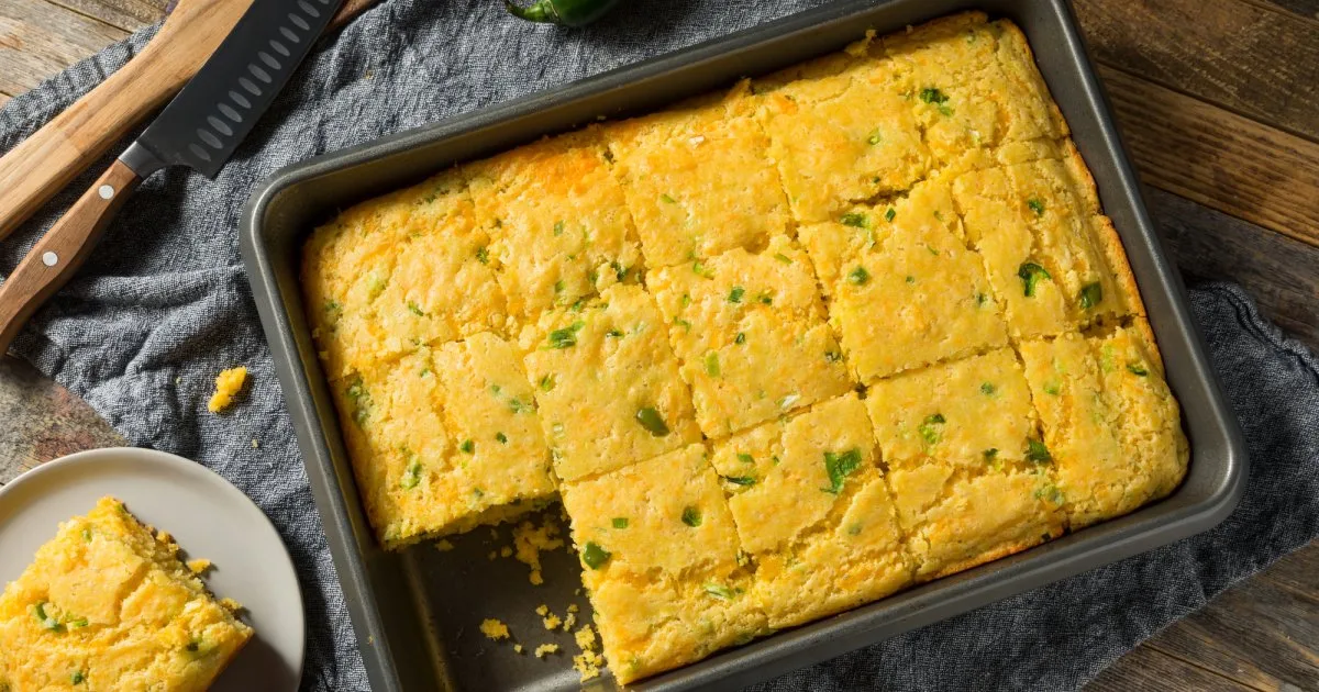 Кукурудзяний хліб з кабачками і чеддером