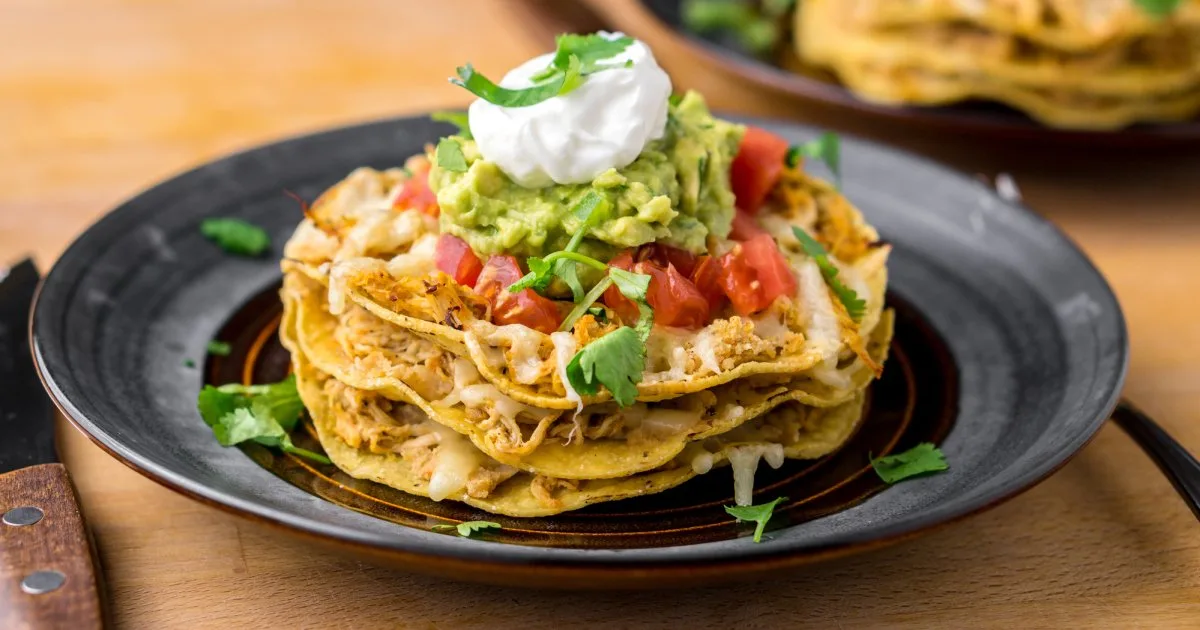 Мексиканська закуска на всі часи: тостада з куркою