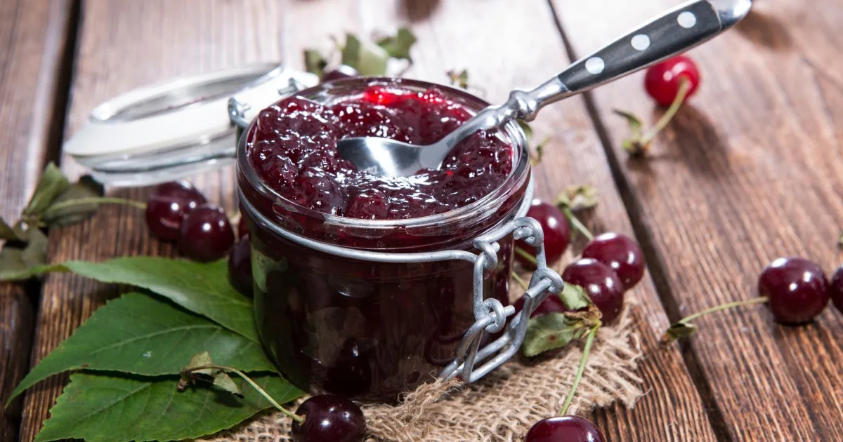 Вишневий джем — густий, солодкий і без кісточок