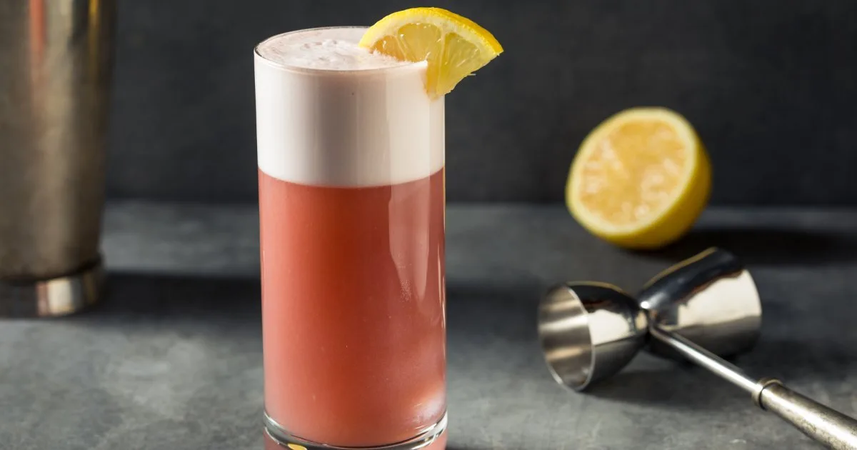 Класичний рецепт коктейлю Chicago Fizz