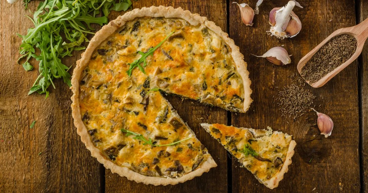 Лоранський пиріг з грибами та куркою