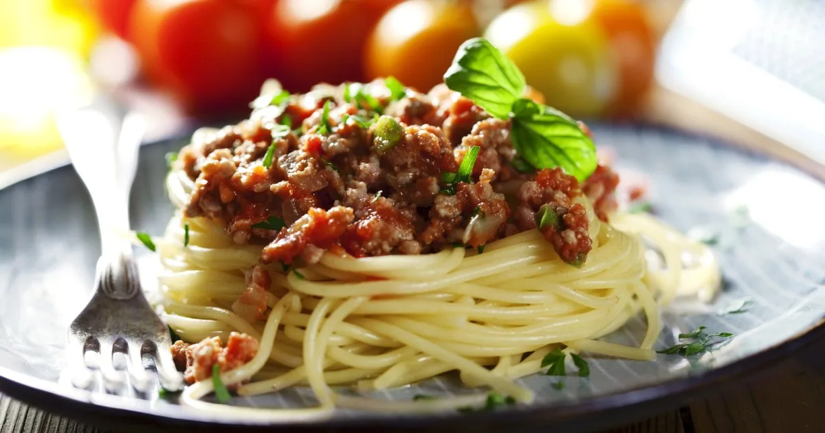 Як приготувати класичний соус болоньєзе — Sugo alla Bolognese