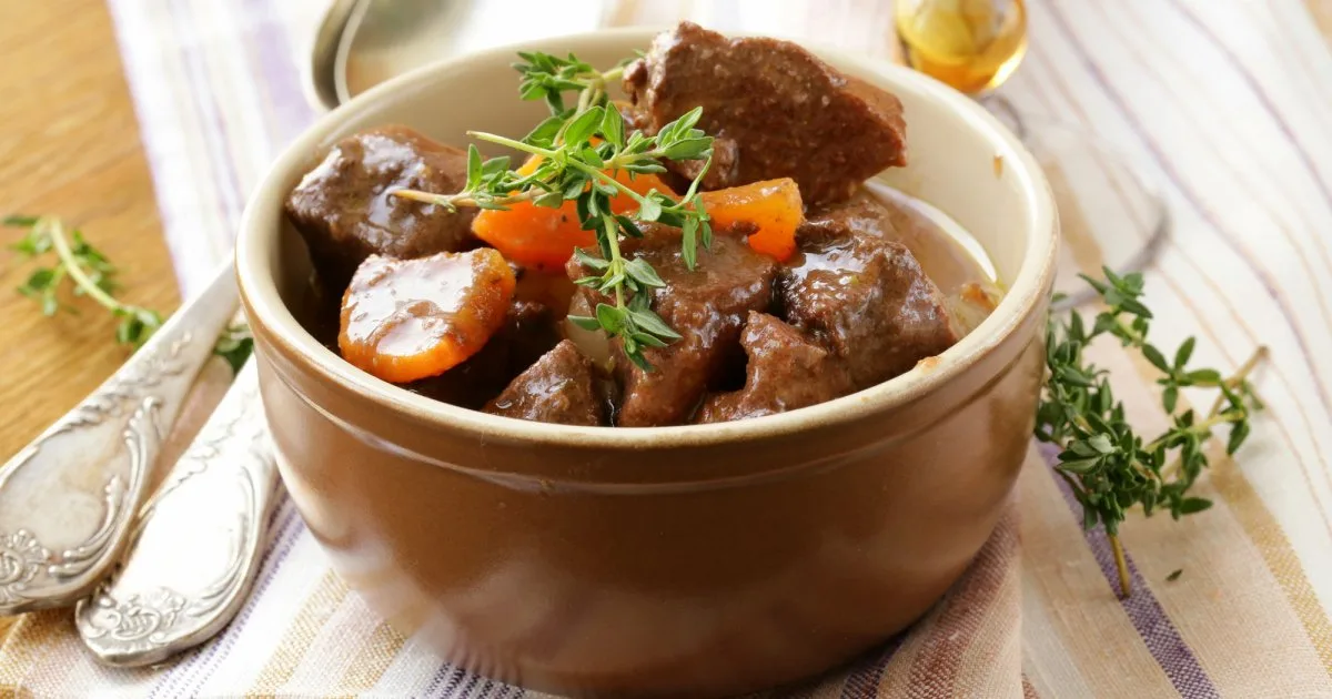 Ірландське рагу з телятиною, овочами та пивом
